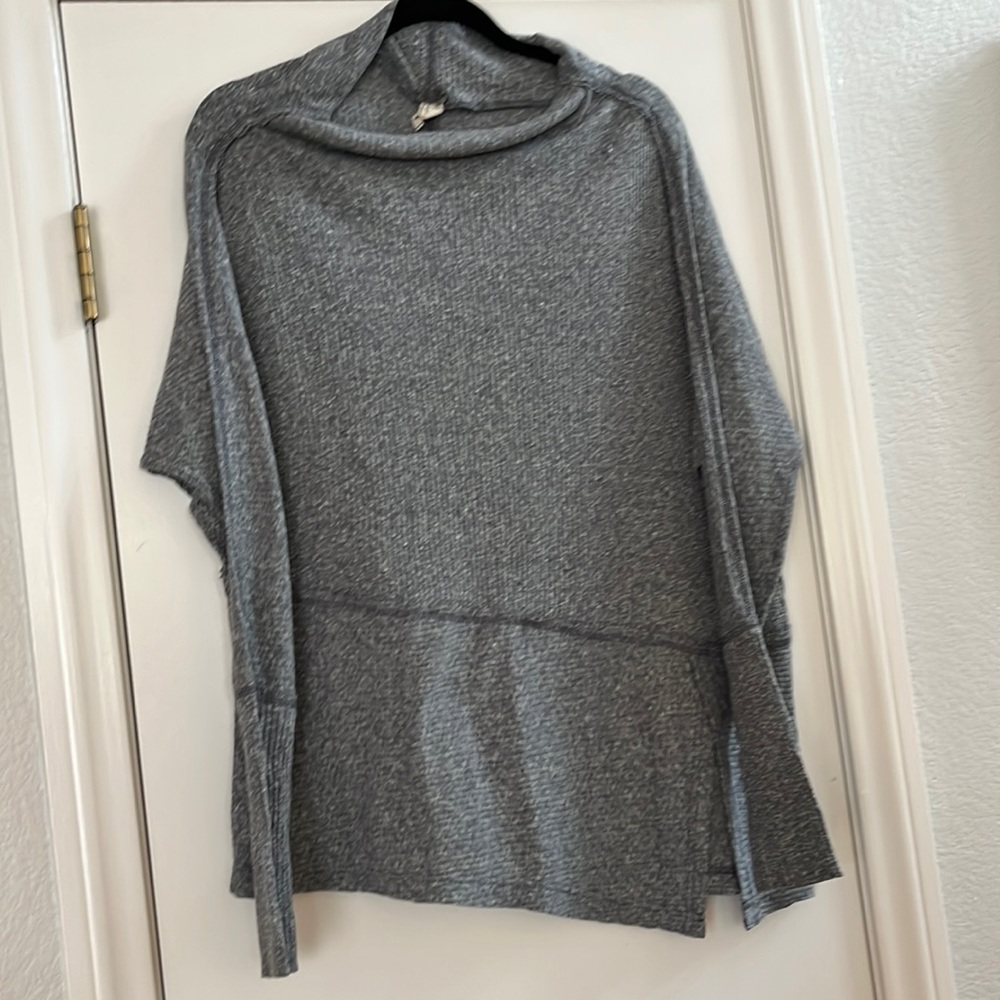 Free People Long Sleeve Knit Sweater Top Soft Grey Womens XS-S oversized ribbed